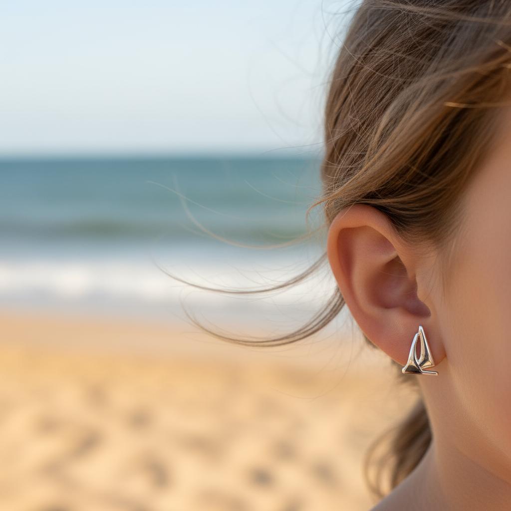 CHARMED MINI stud earrings sailing boat