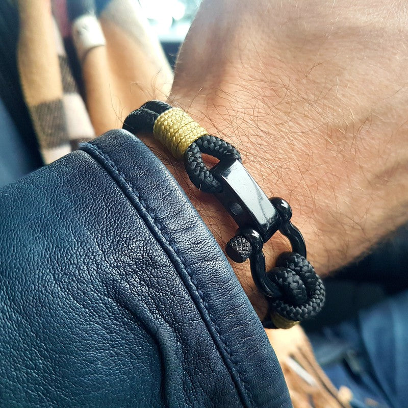 CAPTAIN Black Shackle Bracelet - Gold