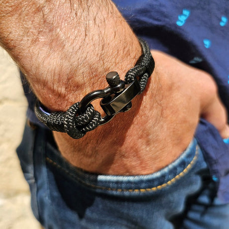 CAPTAIN Black Shackle Bracelet